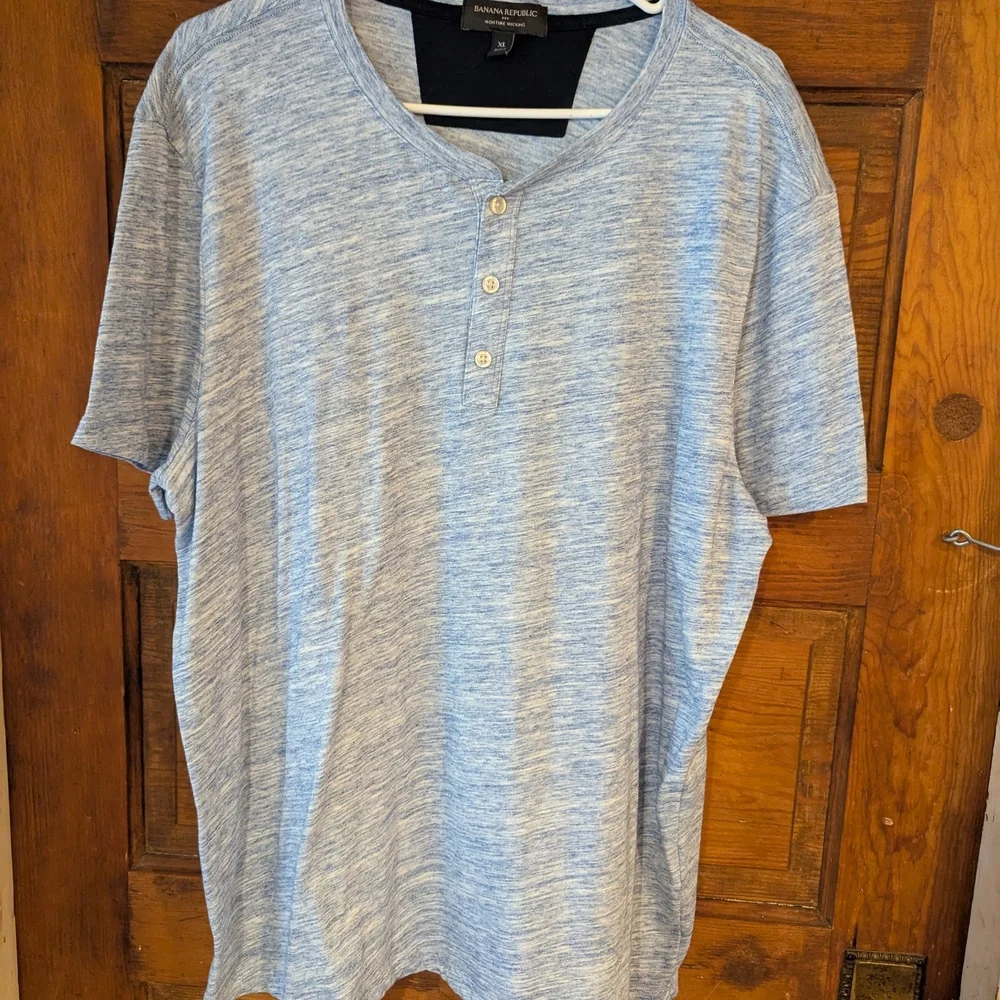 Banana Republic Henley Shirt Mens XL Blue Space Dye Moisture Wicking Excellent